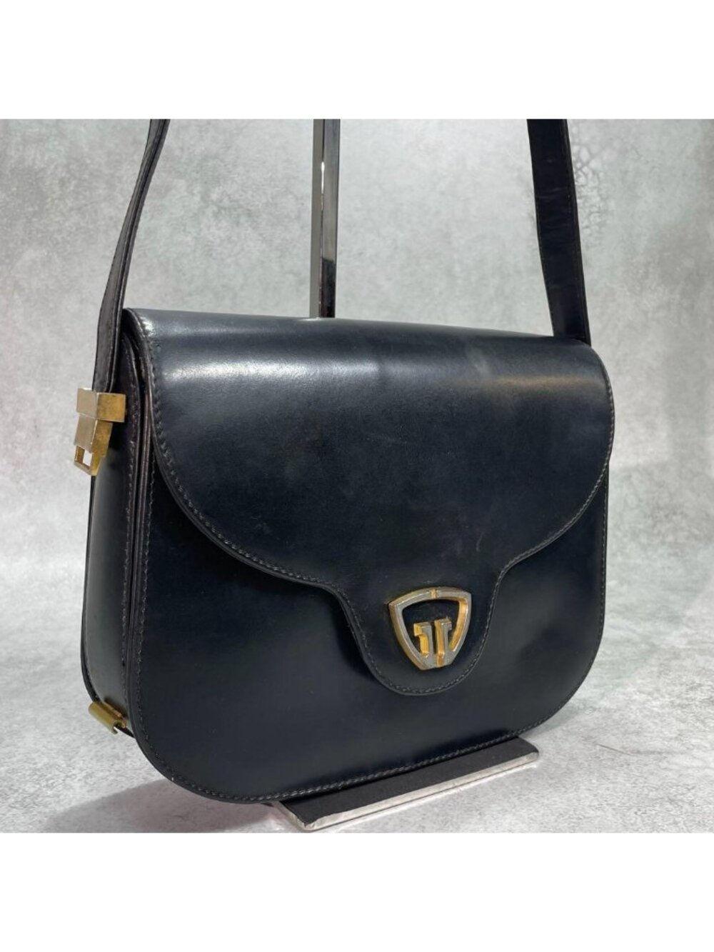 Gucci Shoulder Bag Black Gold Leather
